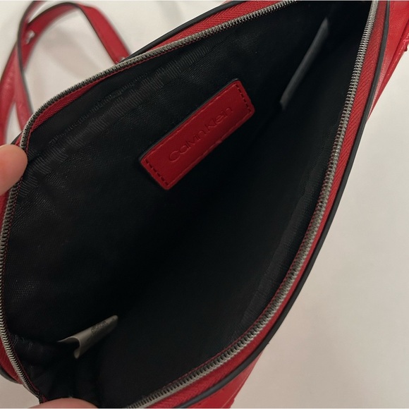 Small red Calvin Klein crossbag - Picture 2 of 2